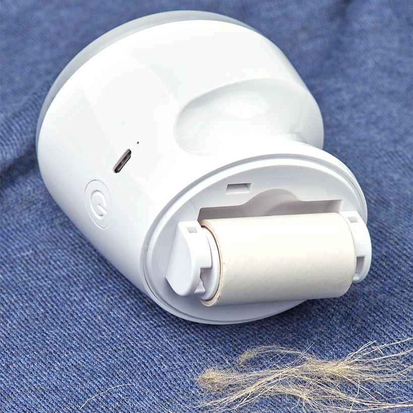 2-in-1 Rechargeable Fabric Shaver or Set of 3 Refills - Image 4