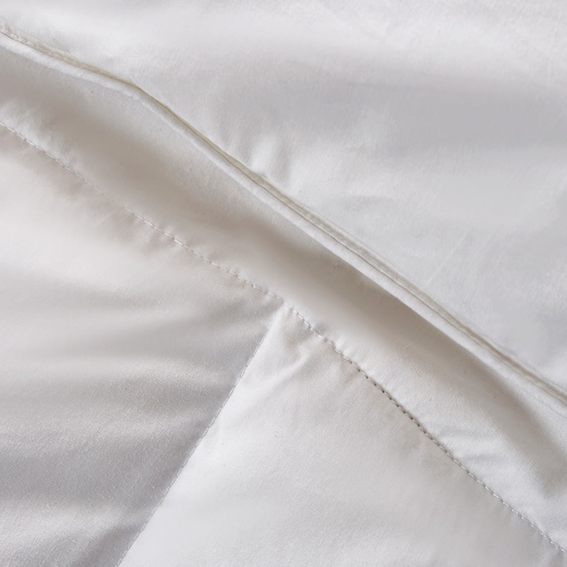 Serta Light Warmth 233-Thread Count Goose Feather and Down Comforter - Image 3