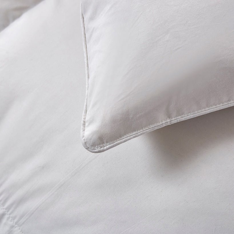 Serta Light Warmth 233-Thread Count Goose Feather and Down Comforter - Image 4